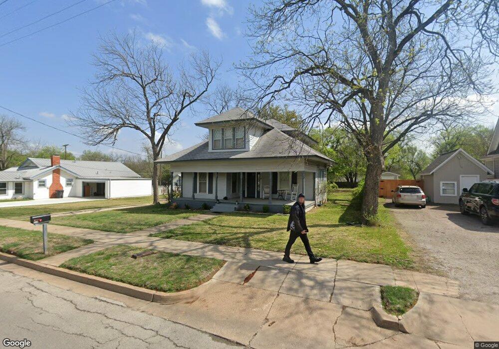 318 N Douglas Ave, Cleburne, TX 76033 - photo 1