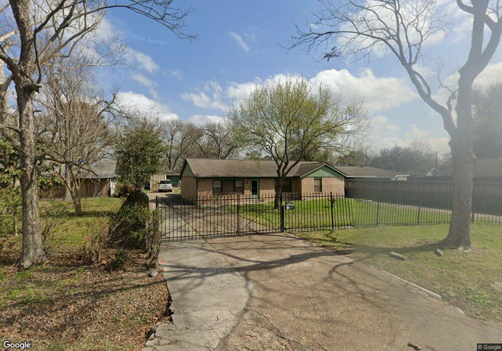 9202 Meta St, Houston, TX 77022 - photo 1