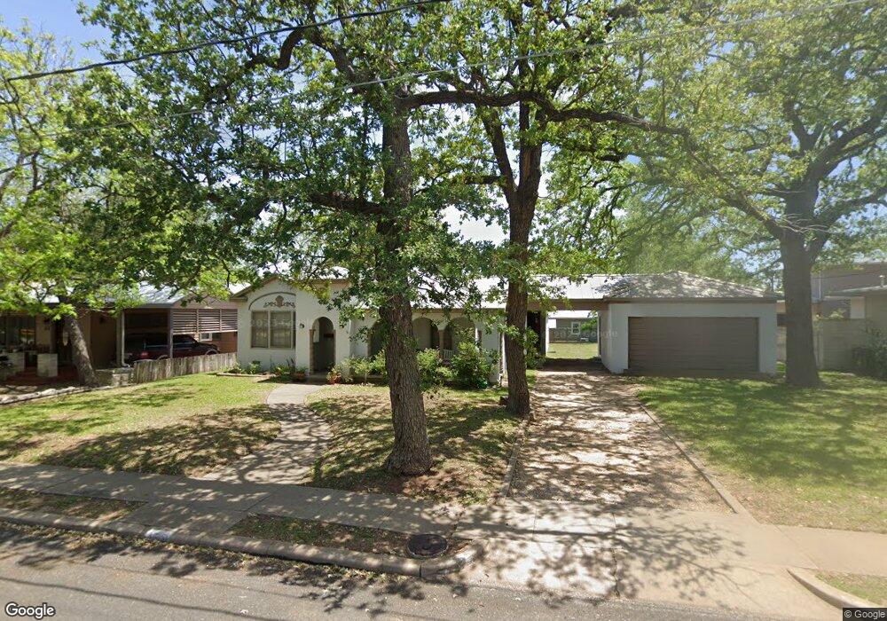 515 N Adams St, Fredericksburg, TX 78624 - photo 1