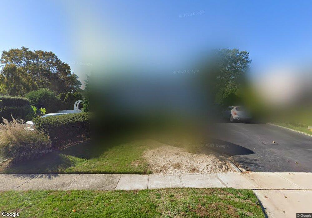 50 Wesleyan Rd, ComMacK, NY 11725 - photo 1