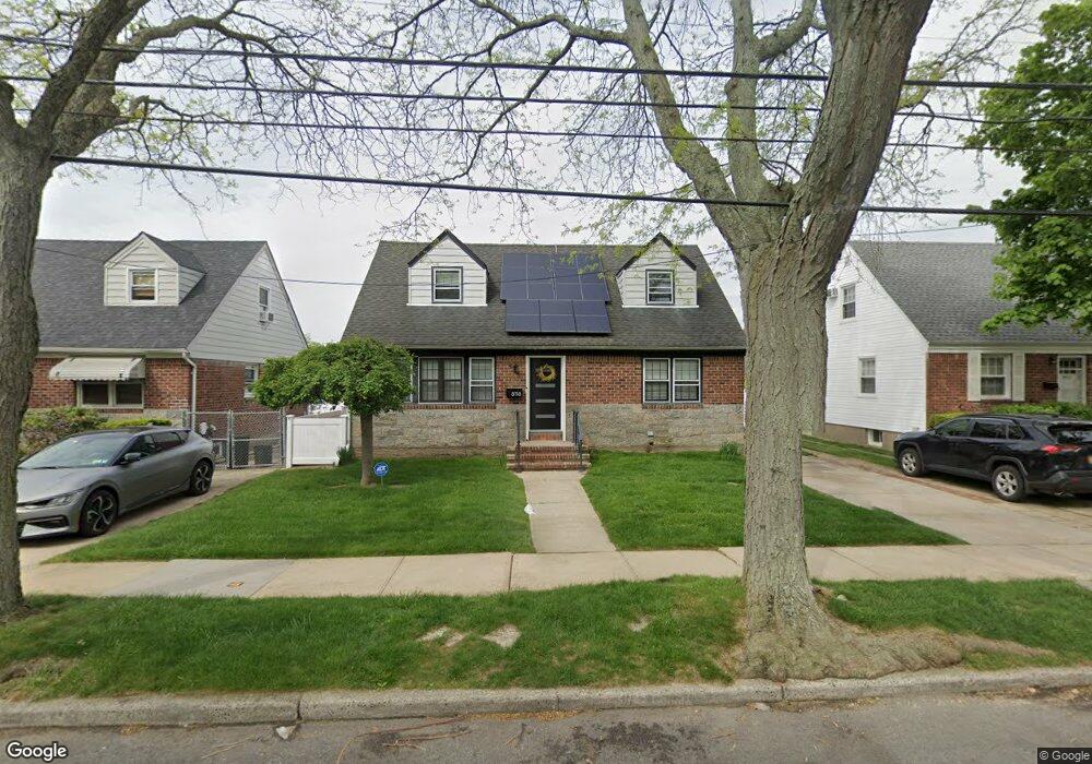 81-18 268th St, Glen Oaks, NY 11004 - photo 1