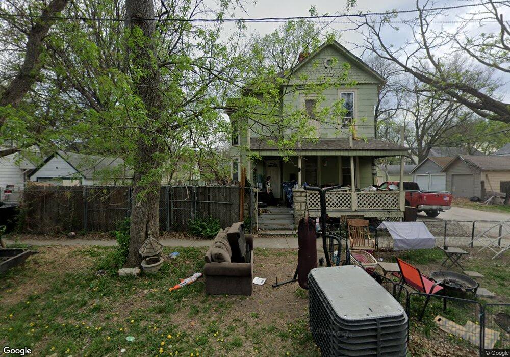 1111 SW 4th St, Topeka, KS 66606 - photo 1