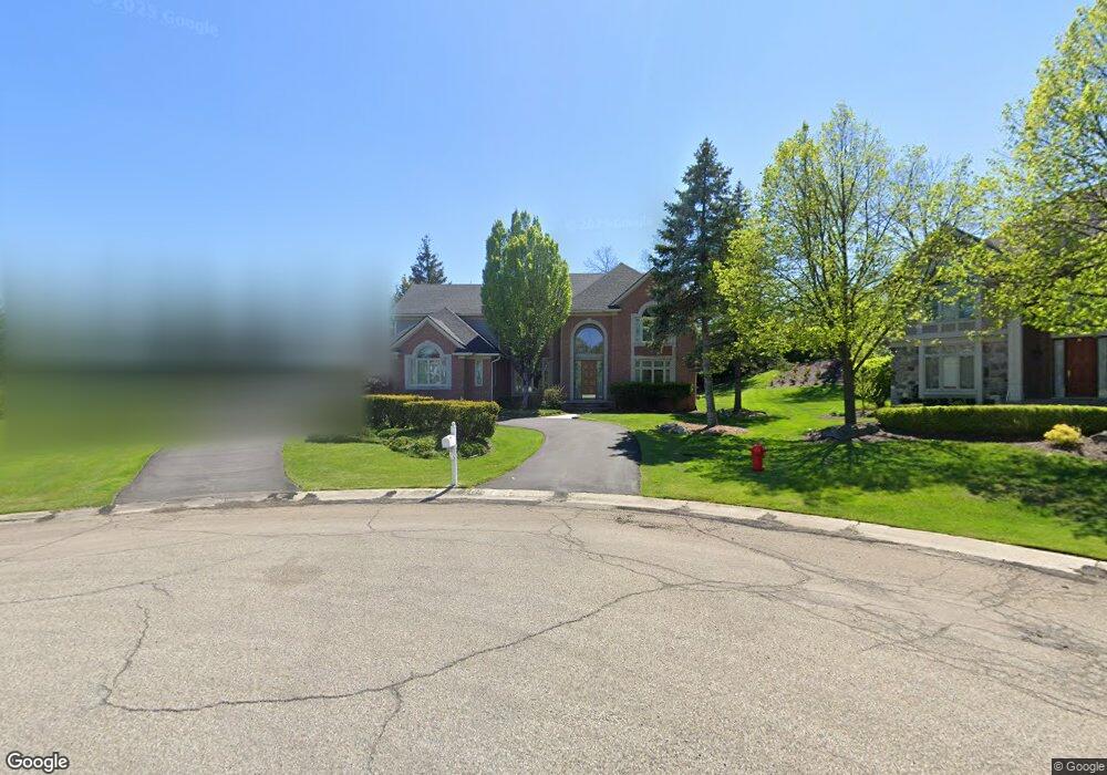 2576 Sequoia Ct, Bloomfield Hills, MI 48304 - photo 1