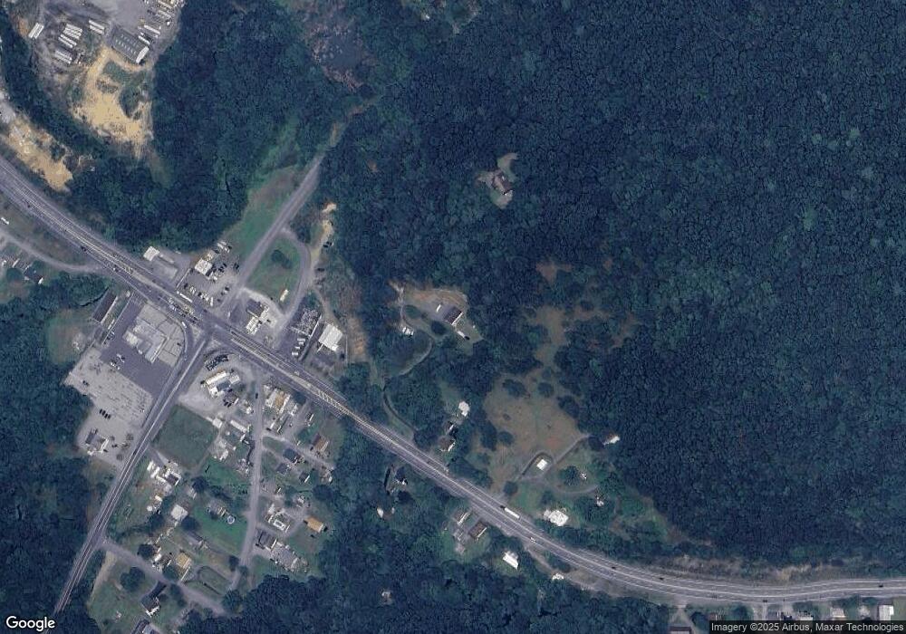 10 Lilac Ln, Tamaqua, PA 18252 - photo 1