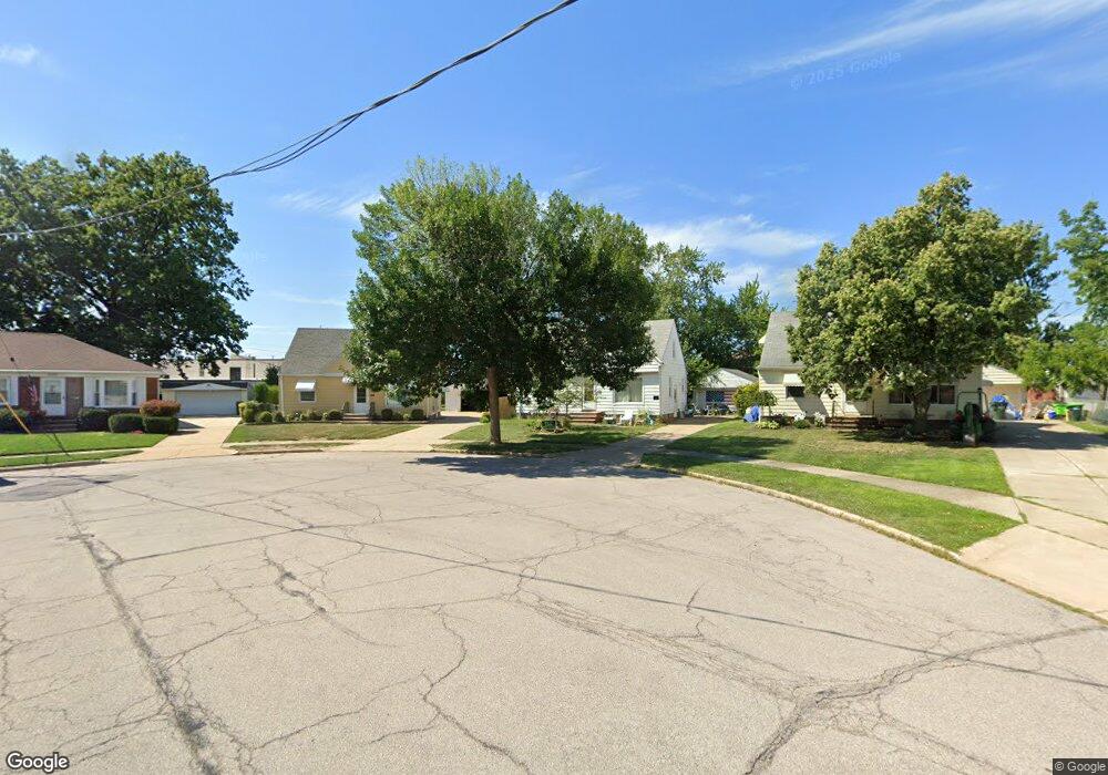 30445 Mark Ct, Wickliffe, OH 44092 - photo 1