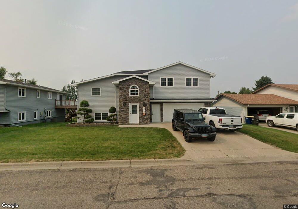 806 14th St SW, Jamestown, ND 58401 - photo 1