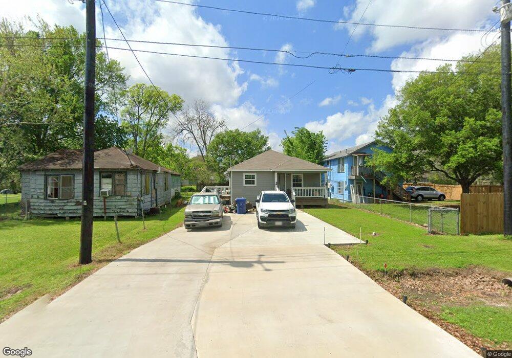 2502 Sycamore Ave, Bay City, TX 77414 - photo 1