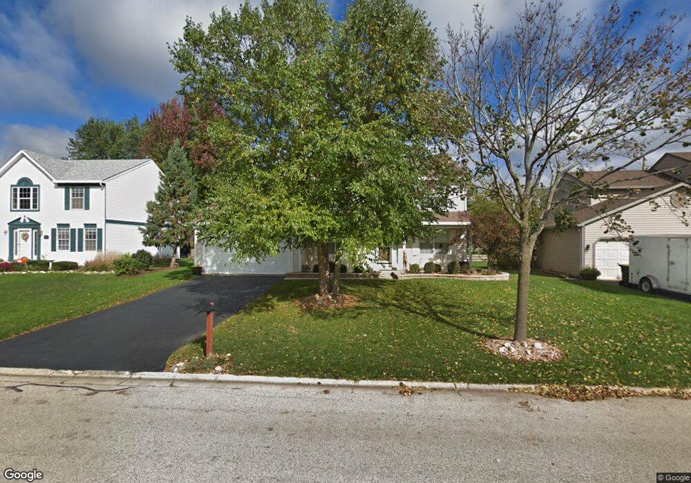 882 Mcphee Dr, Lake In the Hills, IL 60156 - photo 1