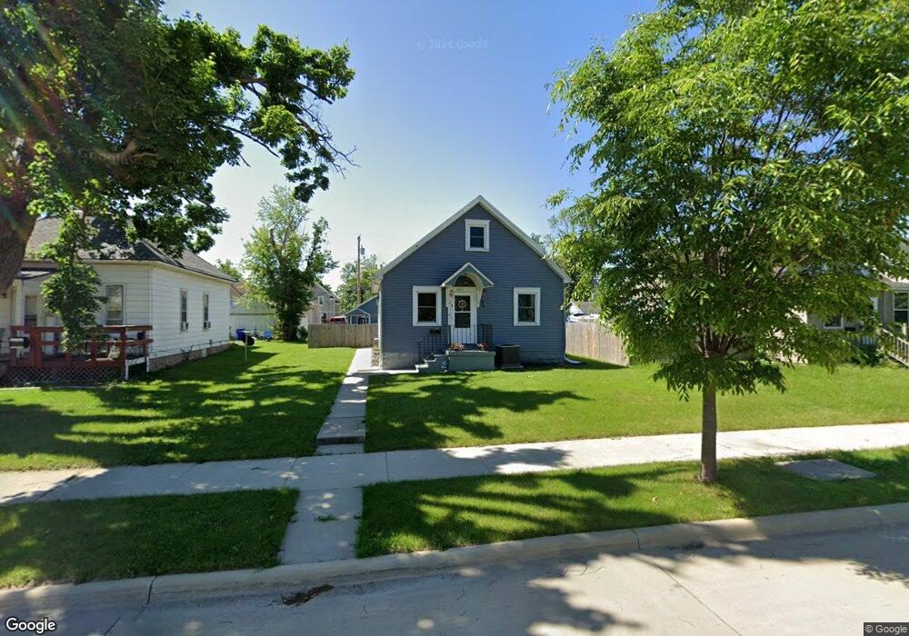 1011 E Ave NW, Cedar Rapids, IA 52405 - photo 1