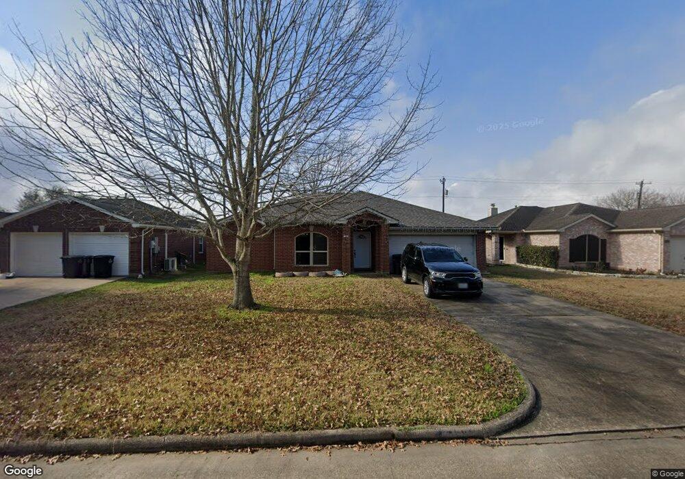 2801 Quail Run Dr, Alvin, TX 77511 - photo 1
