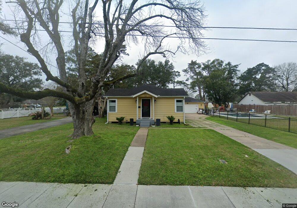 722 Clark St, Alvin, TX 77511 - photo 1