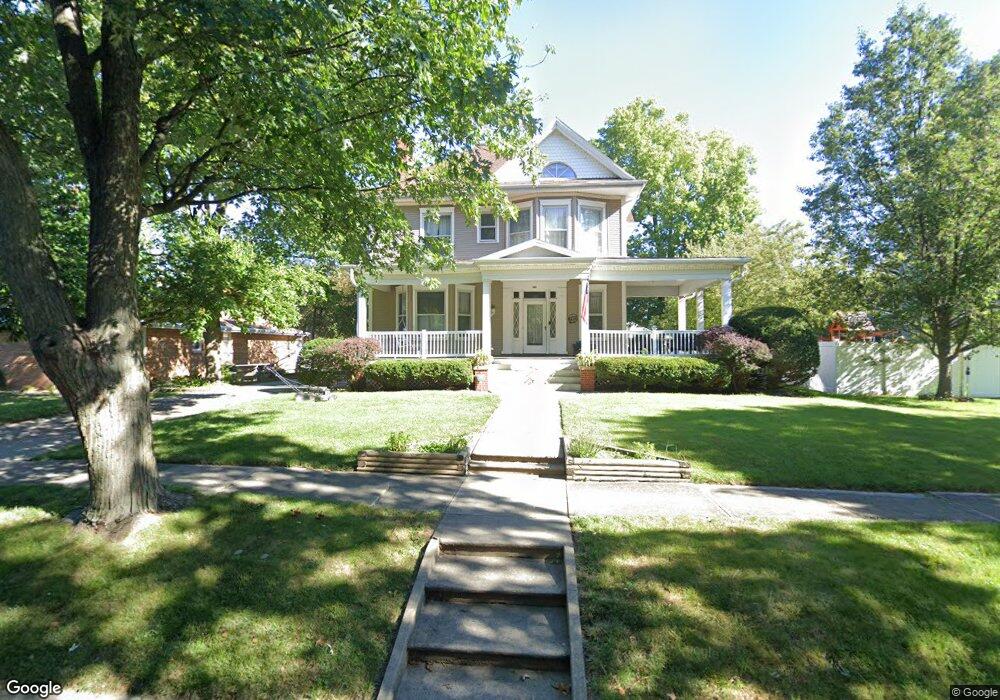 204 E Scott St, Tuscola, IL 61953 - photo 1