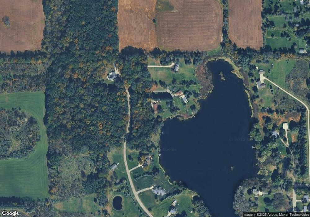 10299 Wake Robin Dr, Grand Blanc, MI 48439 - photo 1