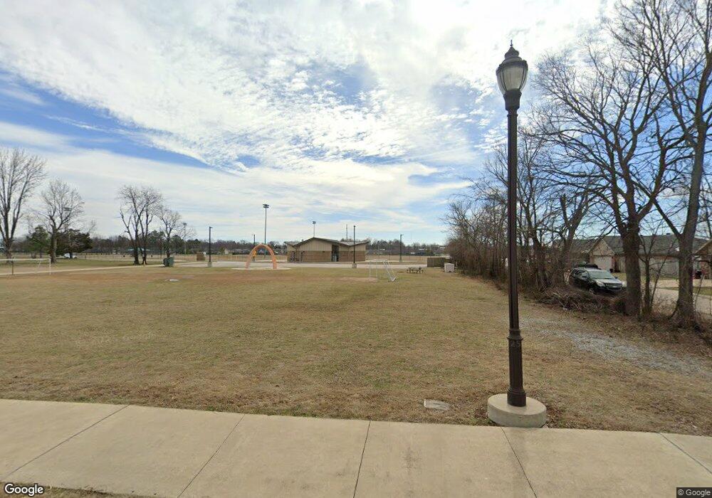 122 E Veterans Pkwy, Rogers, AR 72756 - photo 1