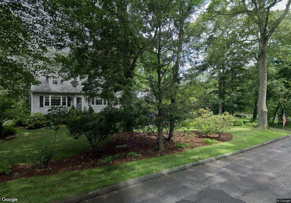 28 Round Lake Rd, Ridgefield, CT 06877 - photo 1