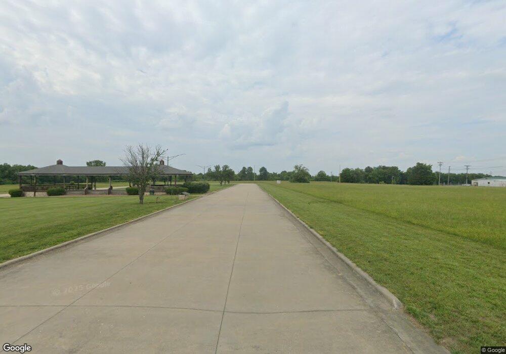 221 Davis Dr, Bolivar, MO 65613 - photo 1