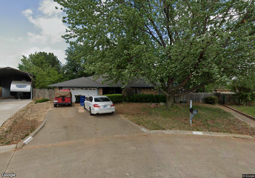 1917 Green Briar Cir, Duncan, OK 73533 - photo 1