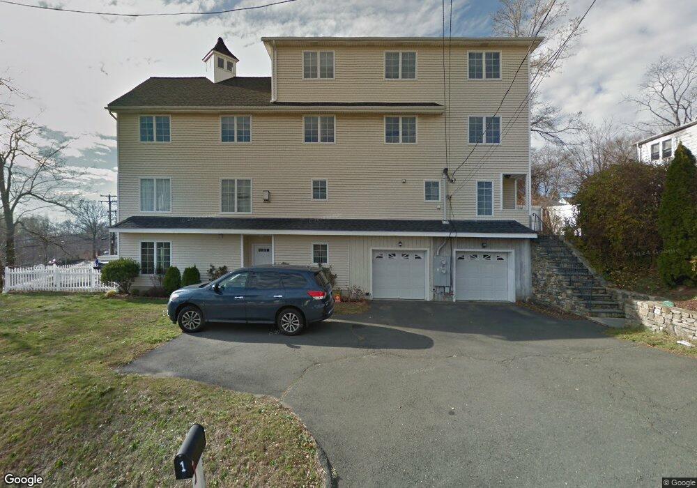 3 Deerfield St unit 2, Fairfield, CT 06825 - photo 1