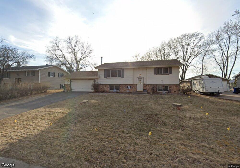 9327 Wellington Ln N, Maple Grove, MN 55369 - photo 1