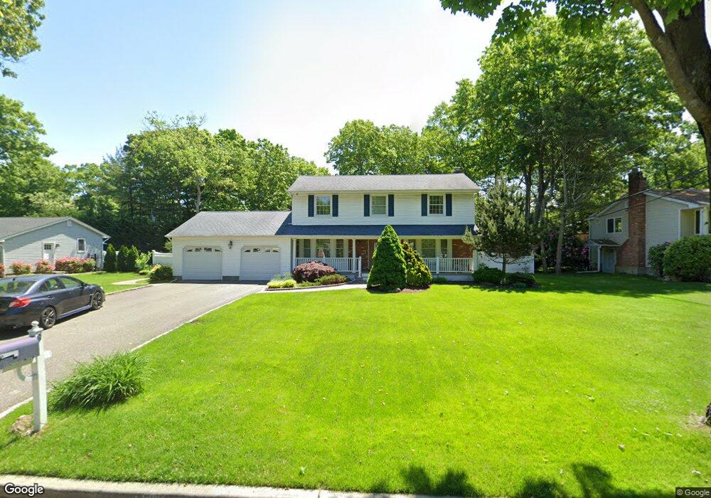 9 Penguin Ln, ComMacK, NY 11725 - photo 1