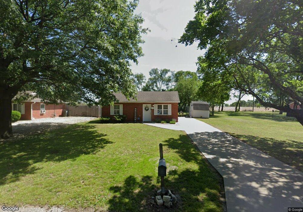 113 SW Sanneman Dr, Topeka, KS 66609 - photo 1