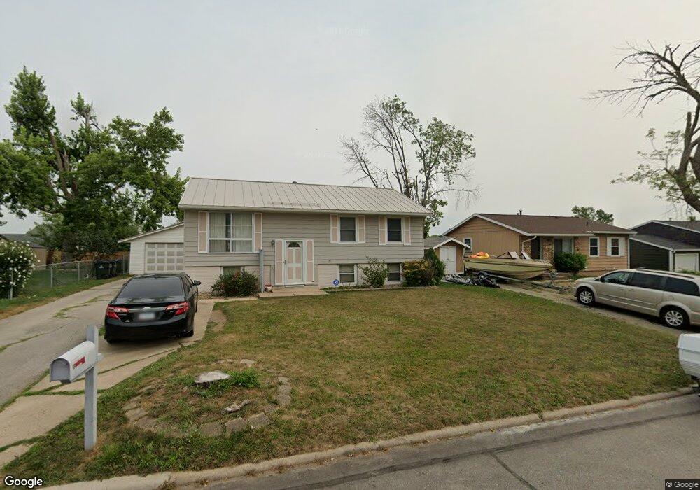 3214 Carriage Dr SW, Cedar Rapids, IA 52404 - photo 1