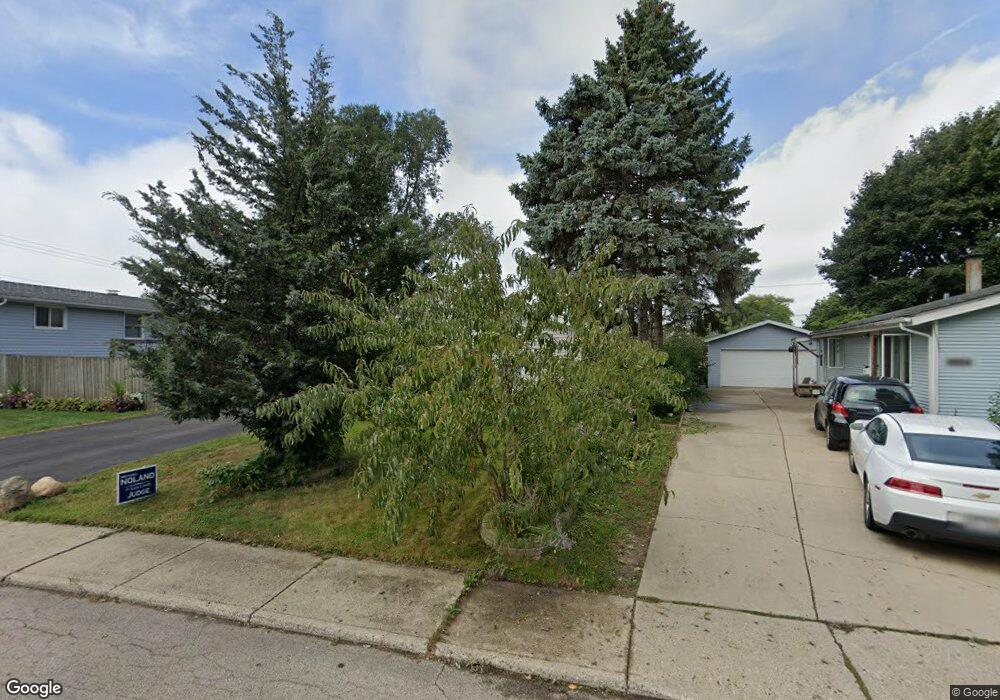 1230 Navajo Dr, Carpentersville, IL 60110 - photo 1