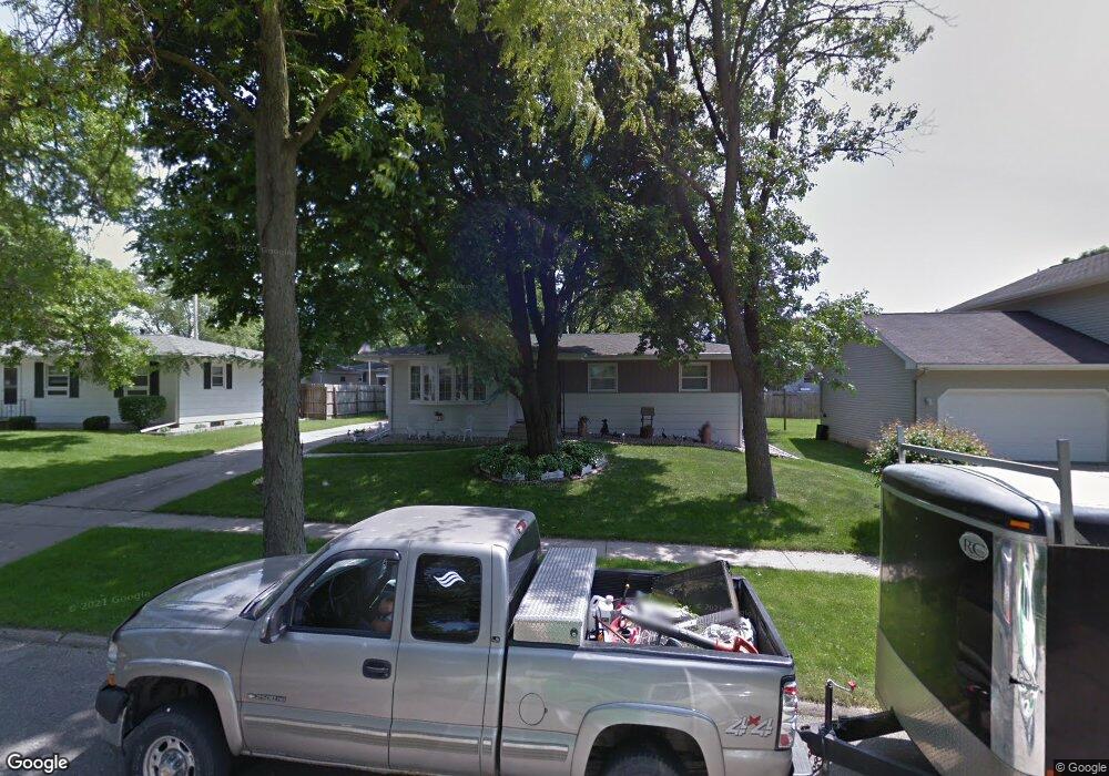 1585 Valleyview Dr, Marion, IA 52302 - photo 1