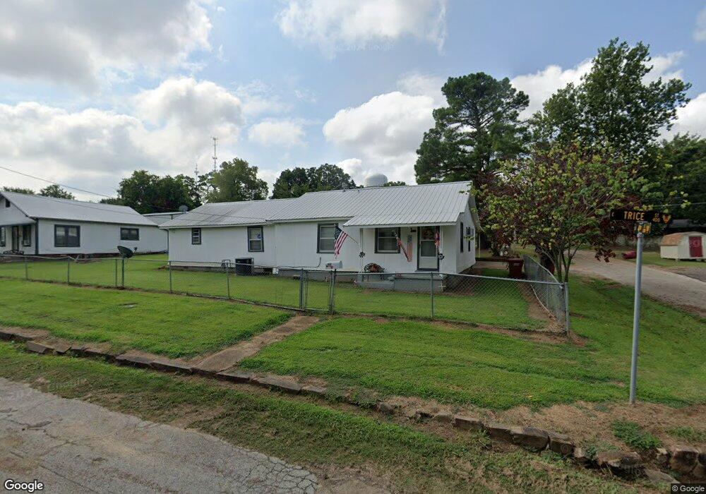 402 E Trice St, Hugo, OK 74743 - photo 1