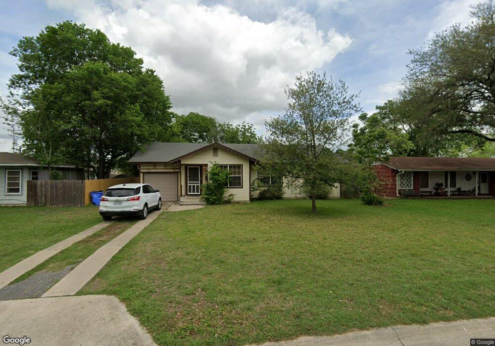 908 E Weinert St, Seguin, TX 78155 - photo 1