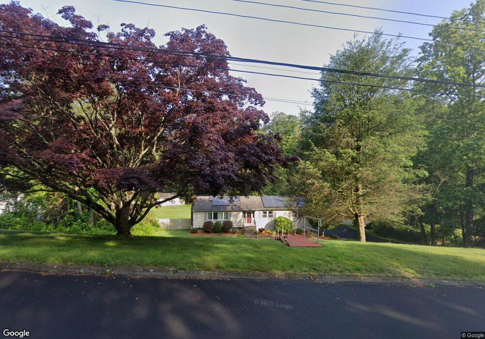 722 N Greenbrier Dr, Orange, CT 06477 - photo 1