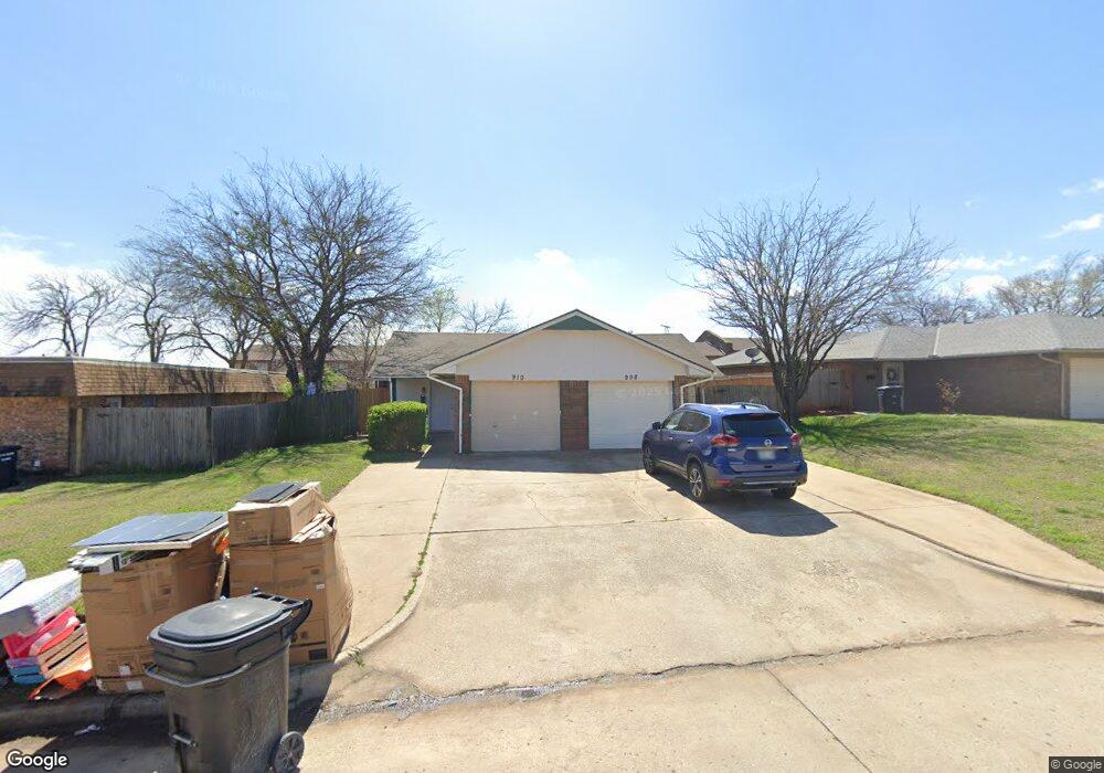 910 Delmar Cir, Moore, OK 73160 - photo 1