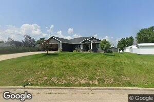 104 N Kennedy Dr, Wyoming, IA 52362