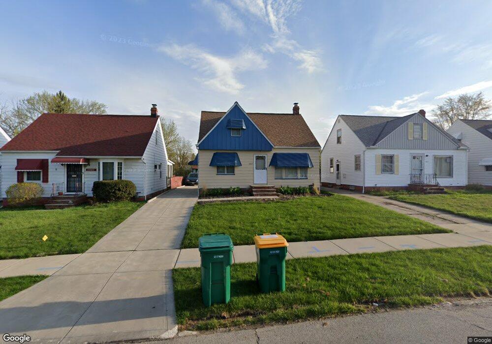 19209 Beverly Ave, Maple Heights, OH 44137 - photo 1