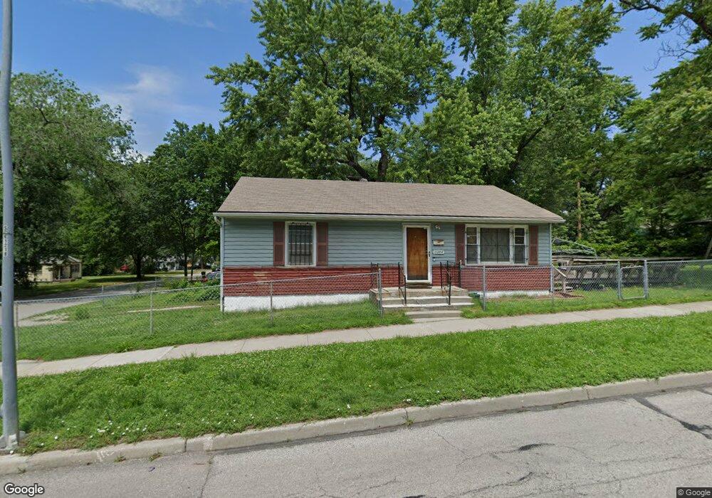 3204 E Gregory Blvd, Kansas City, MO 64132 - photo 1