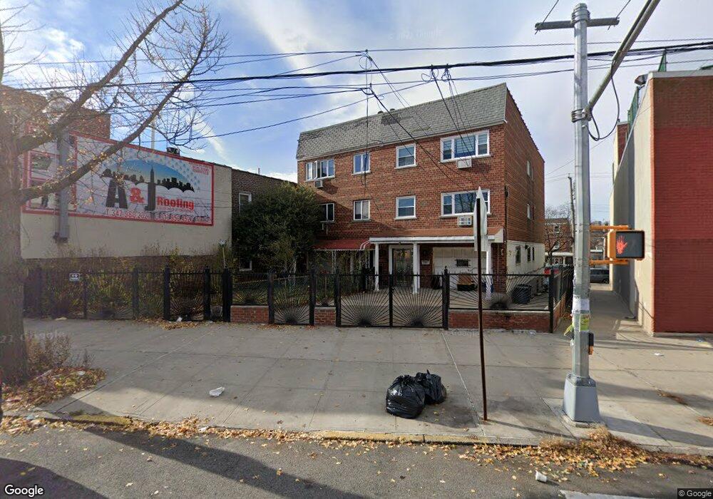 561 Soundview Ave, Bronx, NY 10473 - photo 1