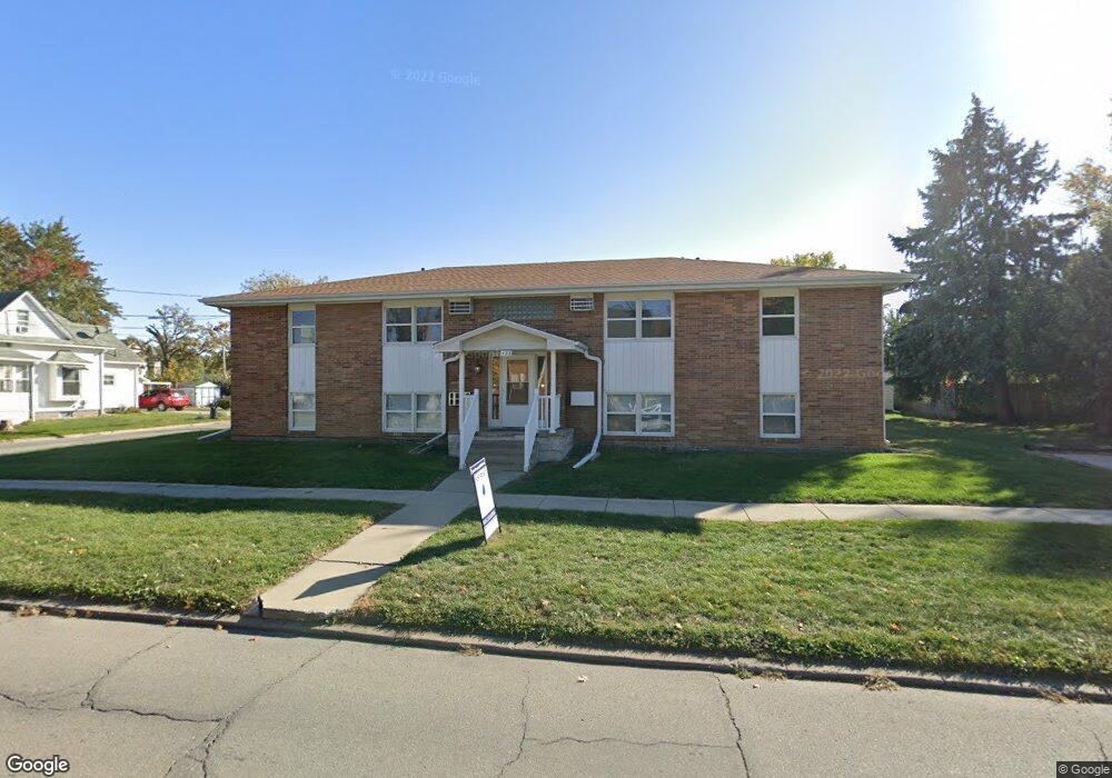 427 N 2nd Ave E, Newton, IA 50208 - photo 1