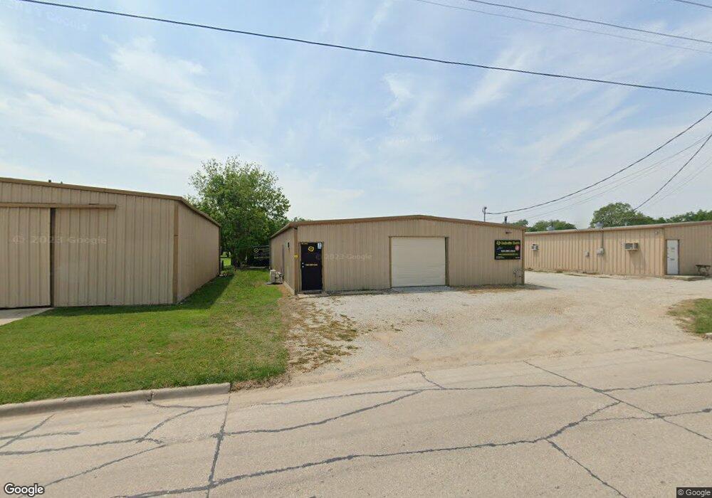 1311 N Dixon St, Gainesville, TX 76240 - photo 1