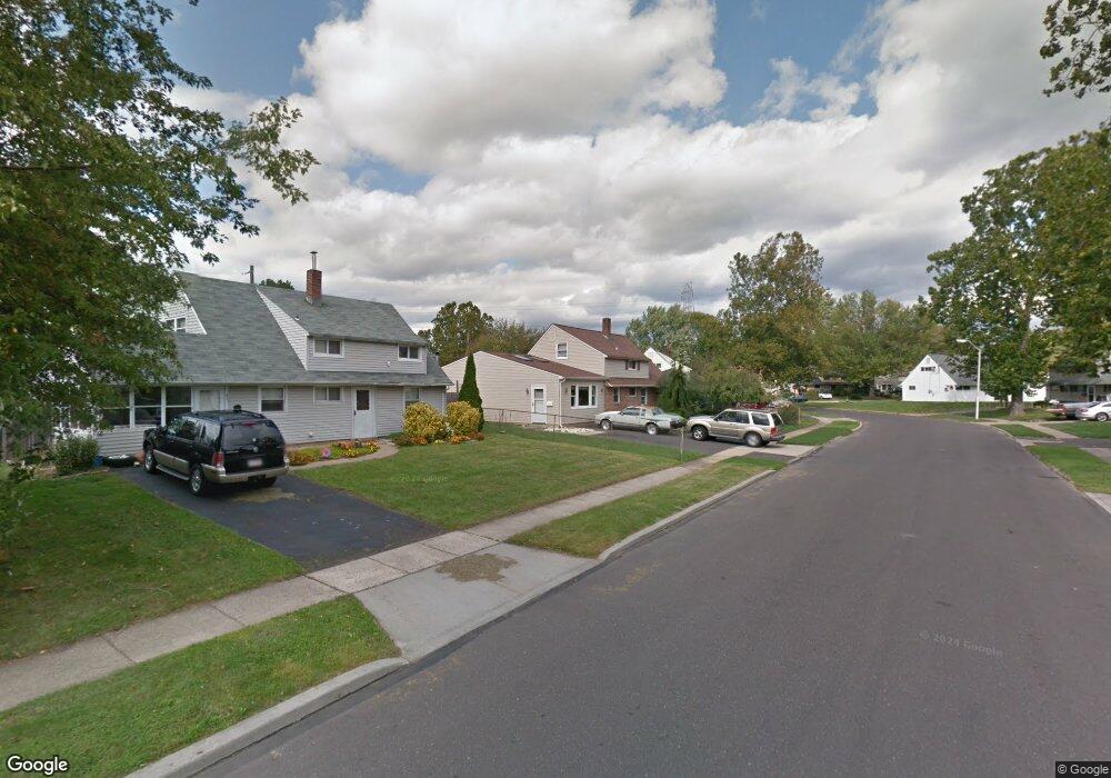 35 Inlet Rd, Levittown, PA 19057 - photo 1