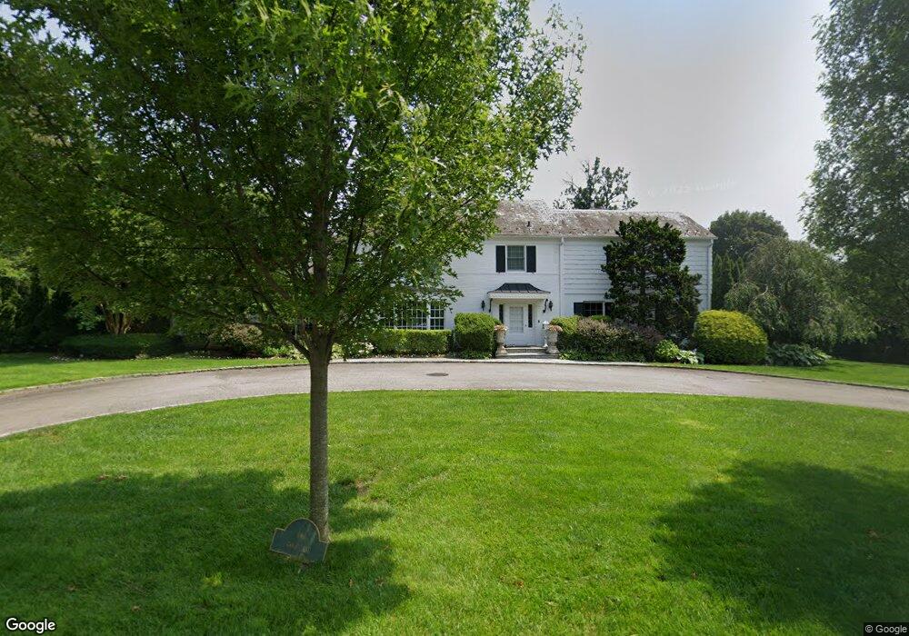 2 Cove Ln, Great Neck, NY 11024 - photo 1