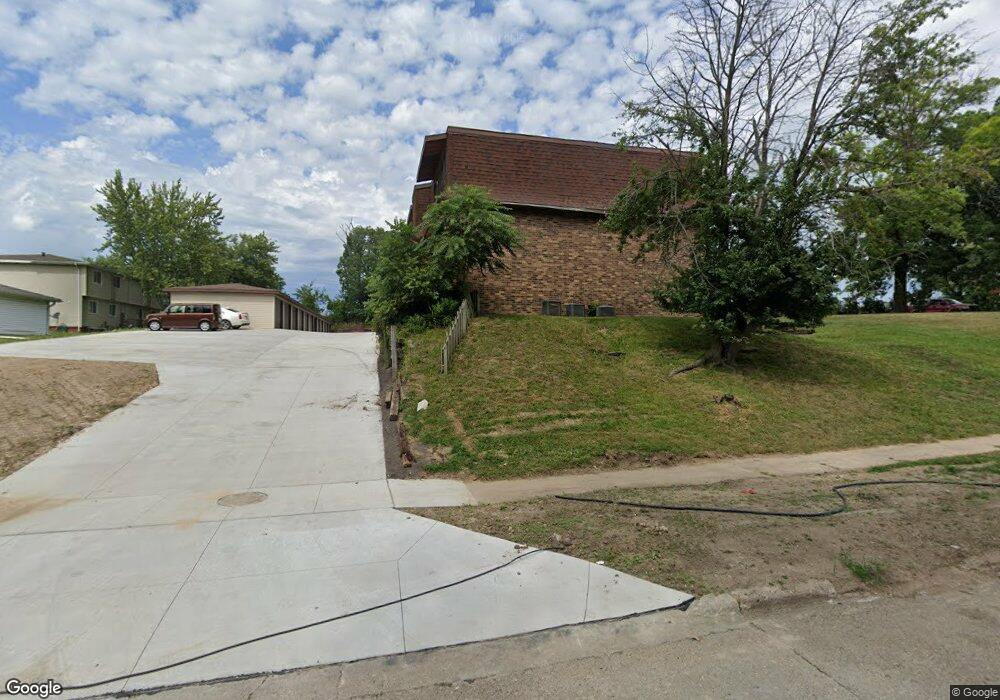 3140 Pioneer Ave SE unit 3, Cedar Rapids, IA 52403 - photo 1