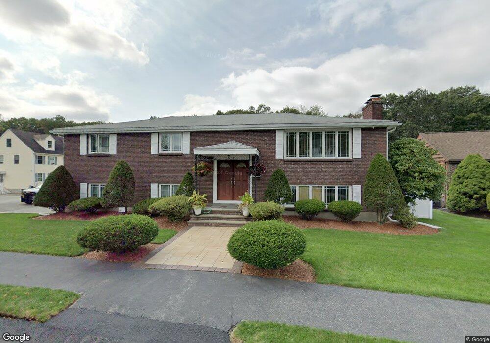 32 Fieldstone Dr, Stoneham, MA 02180 - photo 1