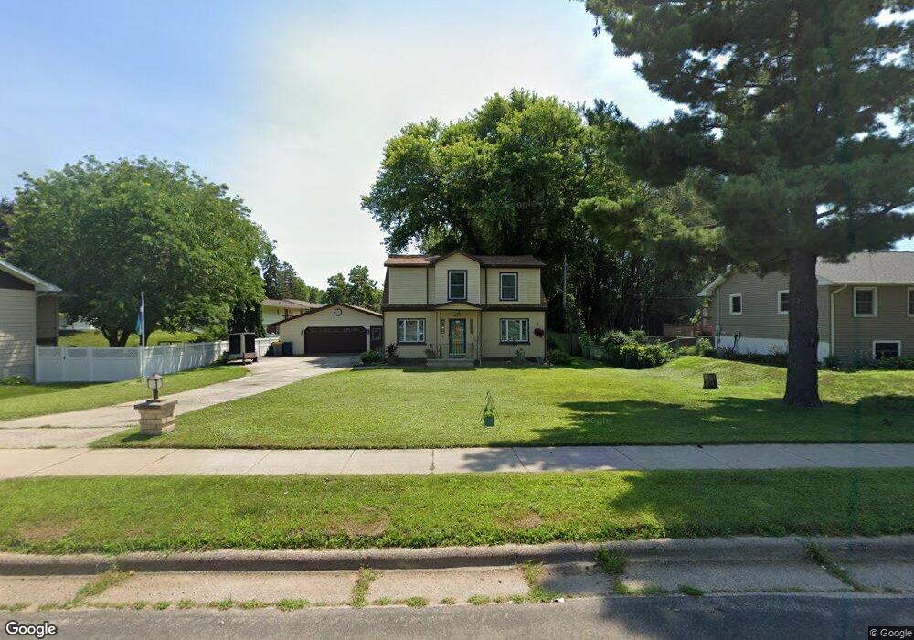 611 S 7th St, La Crescent, MN 55947 - photo 1