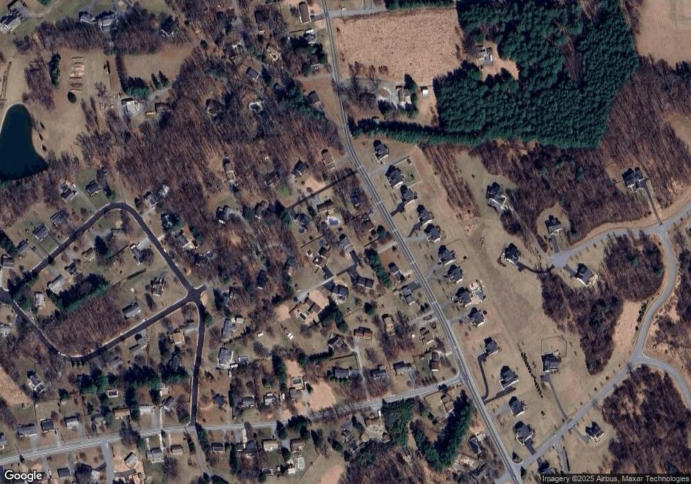 5692 Mineral Hill Rd, Sykesville, MD 21784 - photo 1