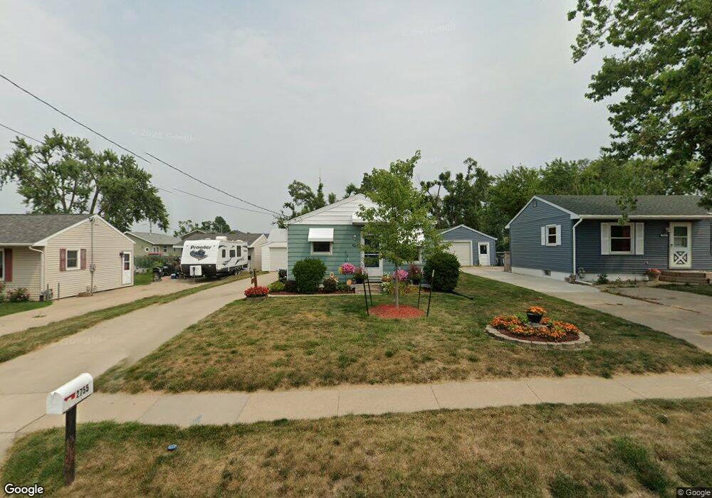2755 J St SW, Cedar Rapids, IA 52404 - photo 1