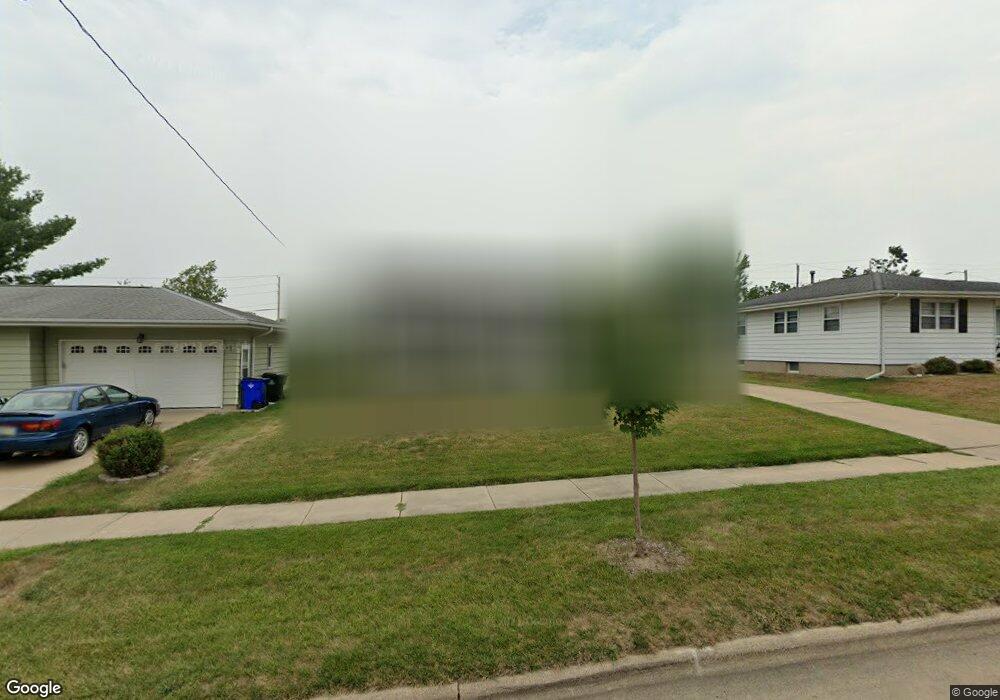 2442 Victoria Dr SW, Cedar Rapids, IA 52404 - photo 1