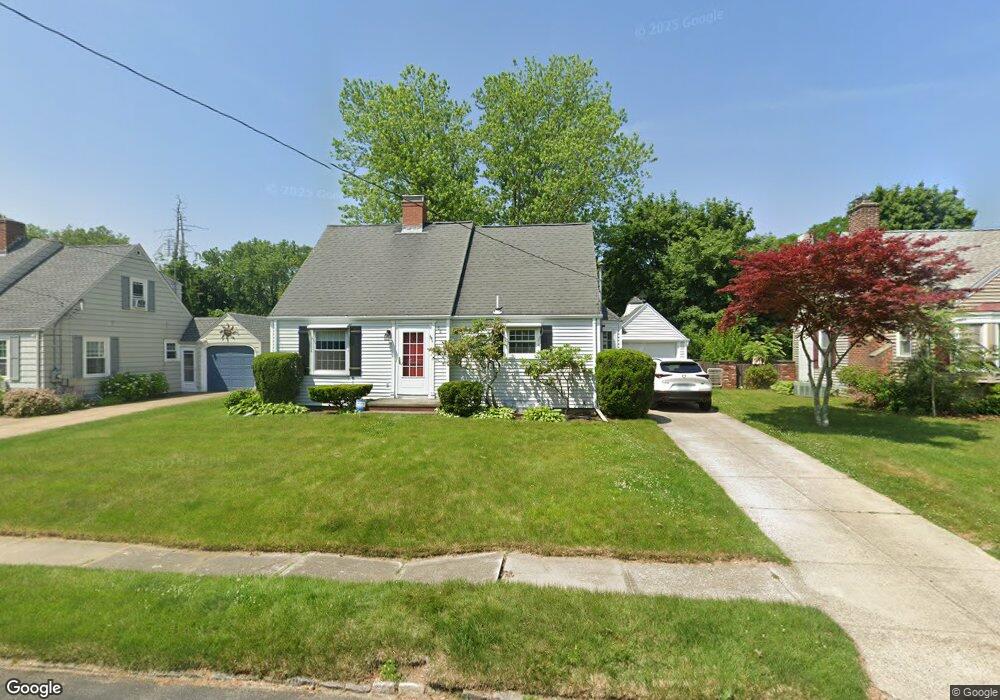 88 Roslyn Ave, Cranston, RI 02910 - photo 1