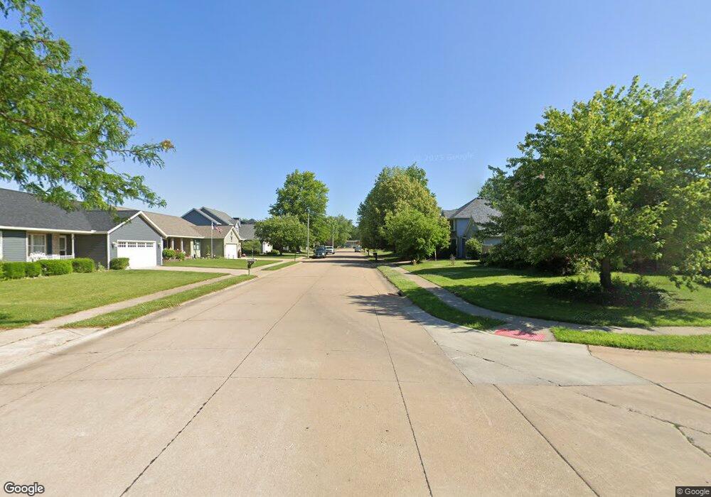 4423 N Oak St, Davenport, IA 52806 - photo 1