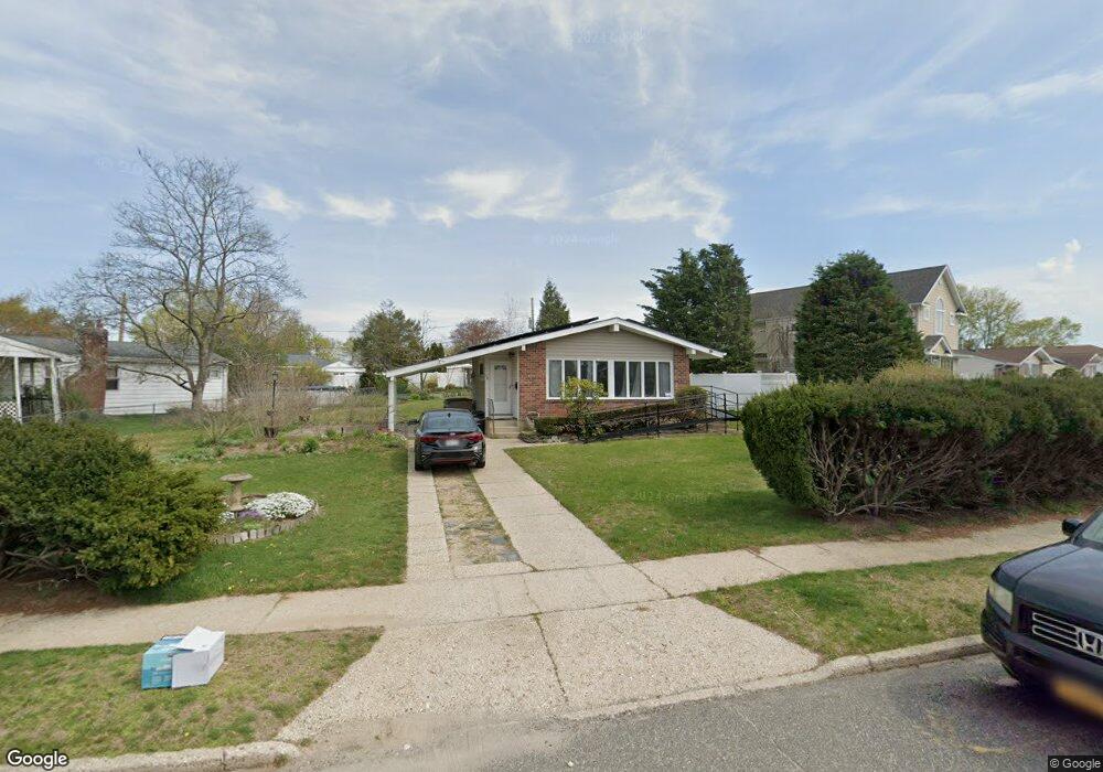 48 Hayrick Ln, ComMacK, NY 11725 - photo 1