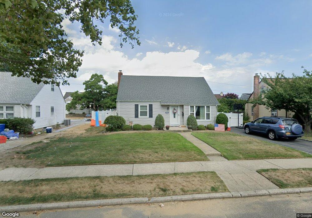 1004 Windermere Rd, Franklin Square, NY 11010 - photo 1